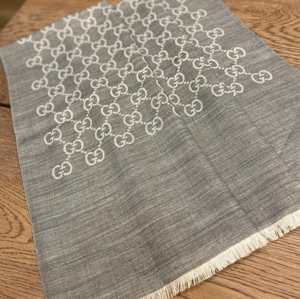 Gucci GG double sided scarf - Picture 3 of 8